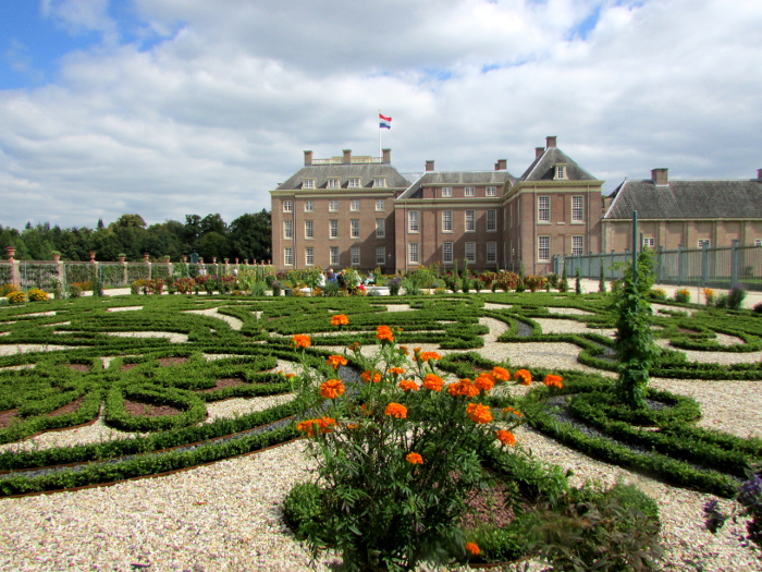 Confident Travelling: Paleis Het Loo & Arnhem - Jamie Ridler Studios